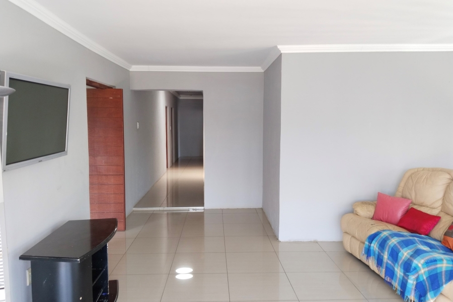 5 Bedroom Property for Sale in Birdwood Estate North West